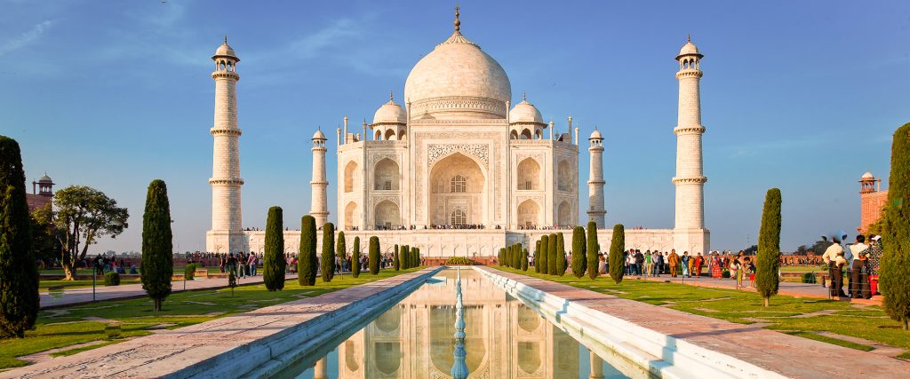 Taj,Mahal,On,A,Bright,And,Clear,Day,At,Sunset,